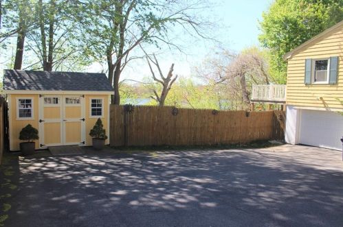 72 Cres St, Providence RI 02907-3237 exterior