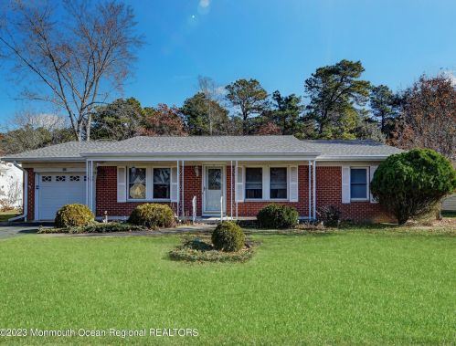 88 Constitution Blvd, Lakehurst, NJ 08759-1904