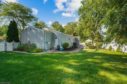 6 Summit Ave, Edison, NJ 08820-2211