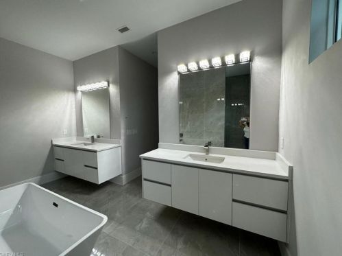 2461 Golden Gate Blvd, Naples FL 34120-3717 exterior