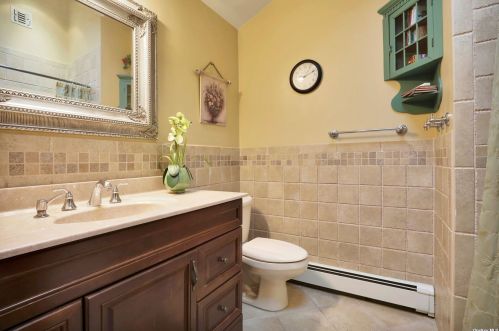 6 Cason Dr, Commack NY 11725-1909 exterior