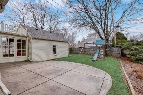 6405 Lk Dr, Milwaukee WI 53217-4229 exterior