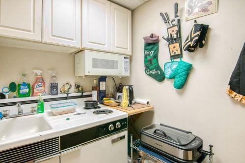 78 Maple St, Springfield MA 01105-1858 exterior