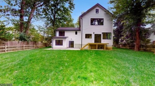 21 Fieldstone Dr, Livingston NJ  07039-3308 exterior