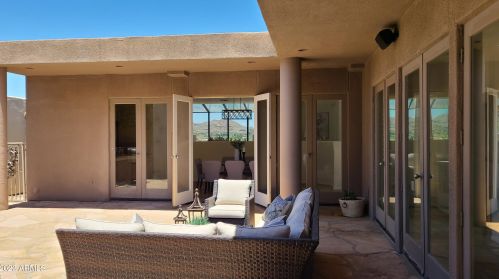 5761 Echo Canyon Cir, Phoenix AZ  85018-1270 exterior