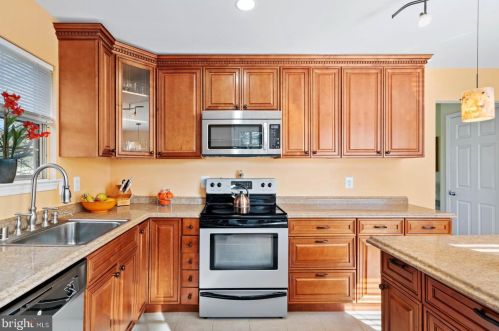 1991 Partree Ct, Woodbridge, VA 22191-3411