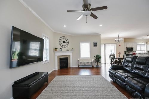 41 Windermere Vlg Rd, Ellington CT exterior