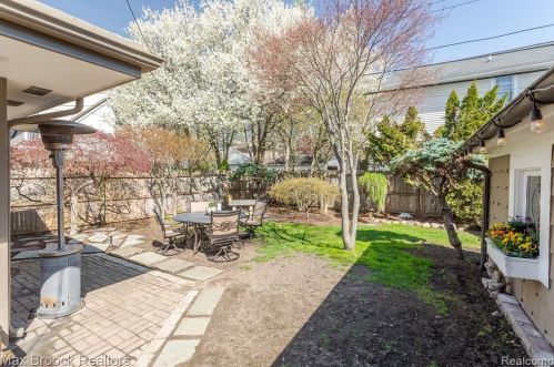 428 Lincoln St, Bham MI  48009-1962 exterior