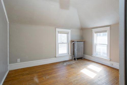 437 Fry St, Saint Paul MN 55104-2390 exterior