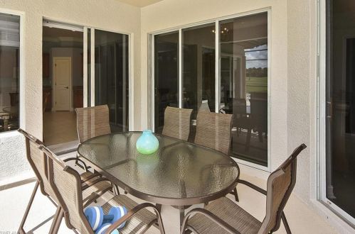 6044 Dogleg Dr, Naples FL 34113-1688 exterior