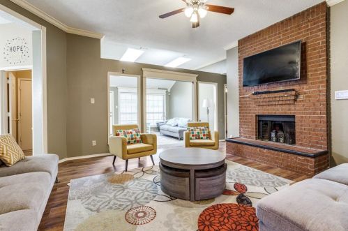 2219 Barnett St, Lancaster TX  75146-1276 exterior