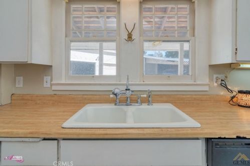 2400 Pacific Dr, Bakersfield CA 93306-4158 exterior