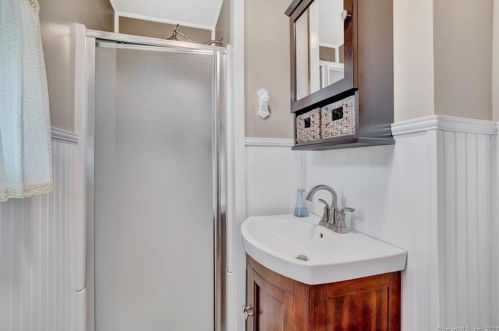 190 Mayflower Ln, Meriden CT 06450-3522 exterior