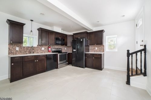 635 Brooklyn Mountain Rd, Hopatcong, NJ 07843-1230