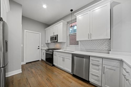 1933 Ohio St, Chicago IL 60624-1047 exterior