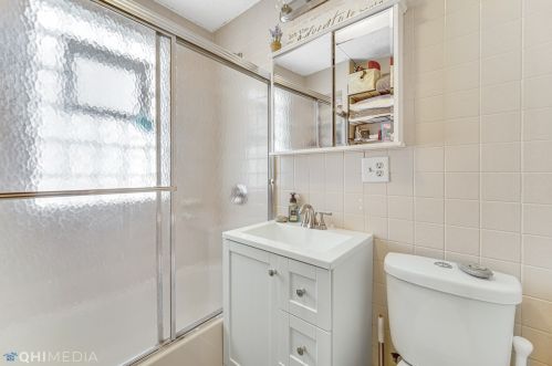 5725 Giddings St, Chicago IL 60630-2930 exterior