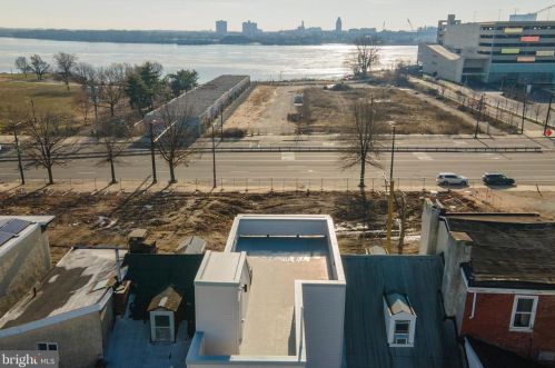 241 Allen St, Philadelphia PA  19125-4103 exterior