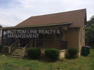 1028 Charles Ave, Charlotte NC  28205-1535 exterior