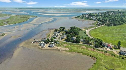 9 Eagle Hl Rd, Ipswich MA 01938-1305 exterior