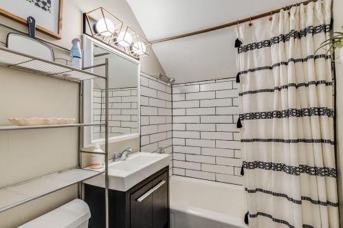 3220 21 St, Milwaukee WI 53215-4403 exterior