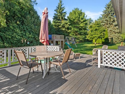 4965 Brookfield Cir, Manitowoc WI 54220-9362 exterior