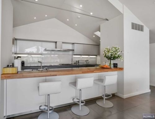 23 Shr Rd, Edgewater NJ 07020-1519 exterior