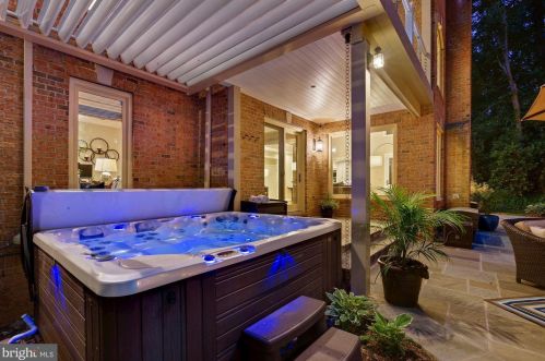 624 Live Oak Dr, Mc Lean VA 22101-1563 exterior