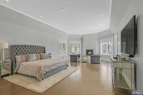 19 Duck Pond Rd, Demarest NJ  07627-2305 exterior