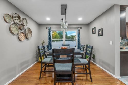 2 Thatcher Ct, Edison NJ  08820-2948 exterior