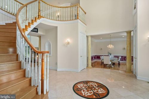 12705 Greenbriar Rd, Rockville MD 20854-6324 exterior