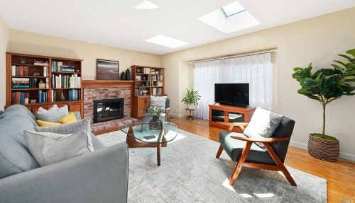 82 Chaucer Dr, Concord CA 94521-3301 exterior