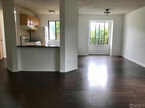 10 Park Gate Dr, Edison NJ 08820-4025 exterior