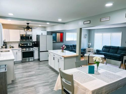 7926 Denver Ave, Milwaukee WI  53223-4940 exterior