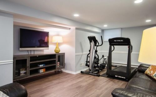 6 Hazelton Cir, Briarcliff NY 10510-1306 exterior