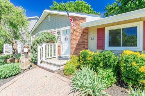 13 Dorian Ln, Commack, NY 11725-3501
