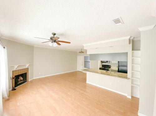 915 23rd St, Austin TX  78705-5073 exterior