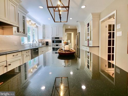 12 Michele Dr, Media PA 19063-1029 exterior