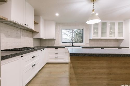 2621 Rockwell Dr, Sandy UT 84093-1967 exterior