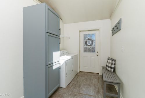 231 Beech St, Cedar Springs, MI 49319-9505