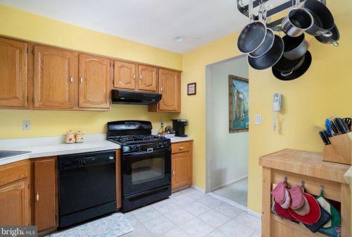 76 Wyndham Pl, Trenton NJ 08691-3126 exterior