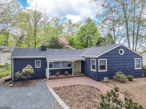 86 Lakewood Dr, Parsippany NJ 07834-2819 exterior