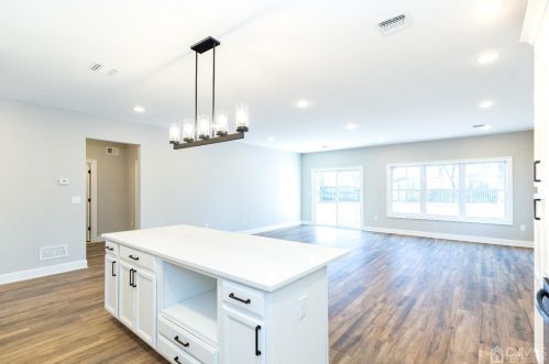 20 Linden Ave, Edison NJ 08817-3208 exterior