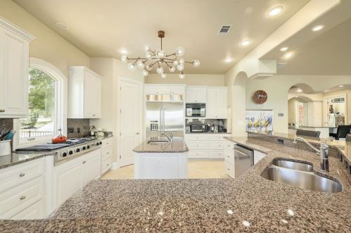 2004 Canonero Dr, Austin TX 78746-2125 exterior