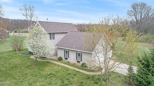 1758 Starr View Ln, Middlevle MI 49333-8061 exterior