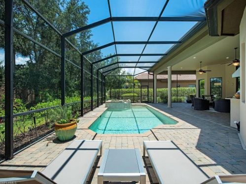 7279 Lantana Cir, Naples FL 34119-9704 exterior