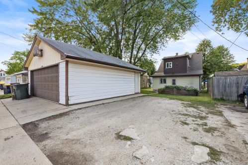 2154 69, Milwaukee WI 53219-2905 exterior