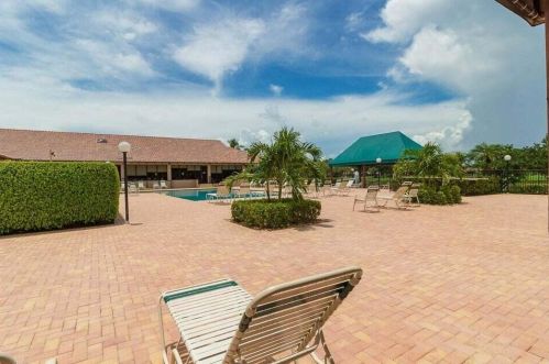 5655 Parkwalk Cir, Boynton Beach FL 33472-2314 exterior