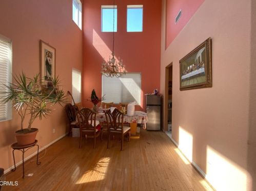 2075 Entrada Dr, Oxnard, CA 93036-8208