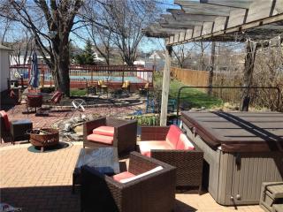 1566 Hawthorne Dr, Cleveland OH  44124-3002 exterior