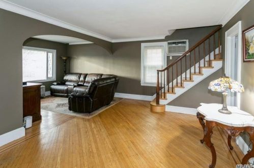 131 Gordon Rd, Valley Stream NY 11581-2108 exterior